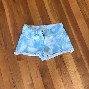 Womens light wash jean shorts. White and blue. Size medium.